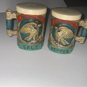 Colonial inn vintage cool looking salt pepper shakers used